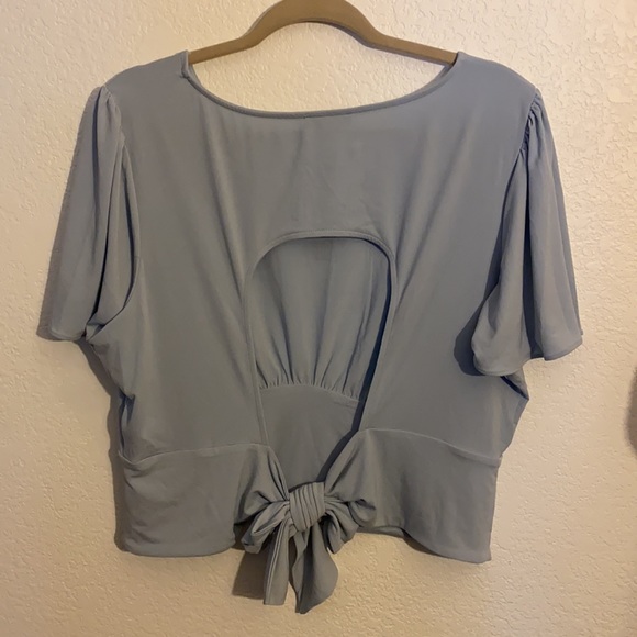 Express open back crop top - Picture 3 of 3